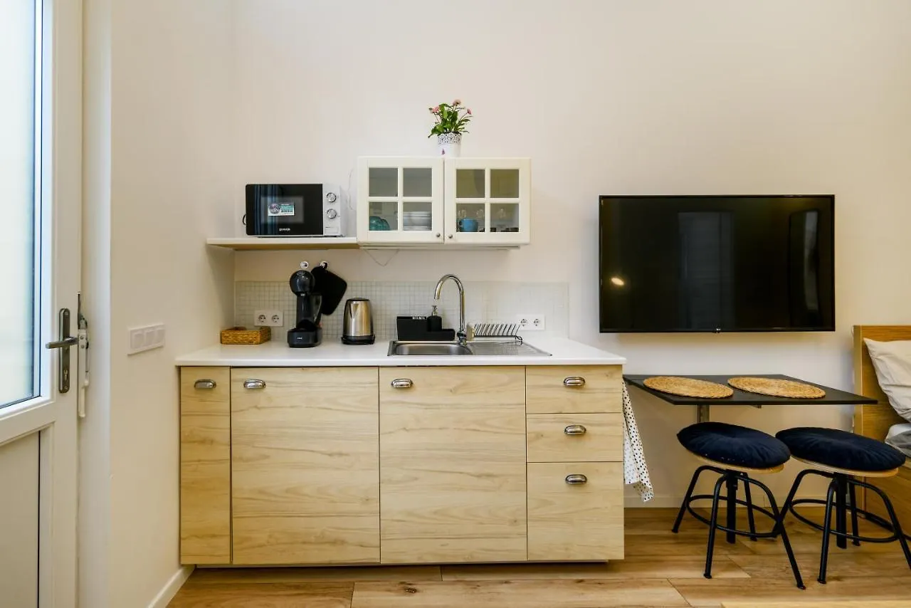 Apartment Stylish Yellow Suite In The Heart Of Budapest