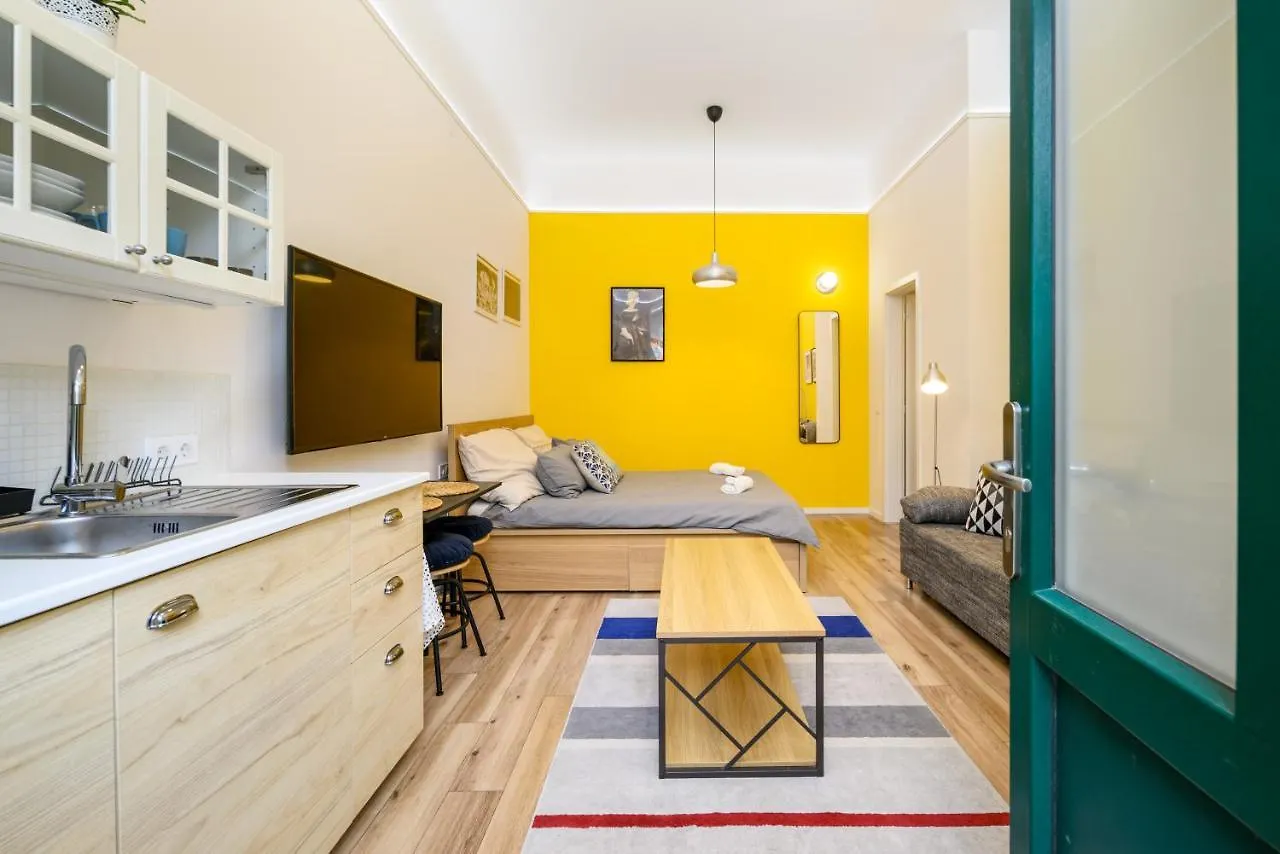 Apartment Stylish Yellow Suite In The Heart Of Budapest